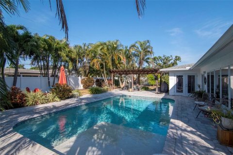 Casa en venta en Saint Petersburg, Florida, 4 dormitorios, 214.79 m2 № 2142898 - foto 26