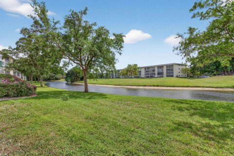 Condominio en venta en Coconut Creek, Florida, 2 dormitorios, 107.4 m2 № 2185222 - foto 14