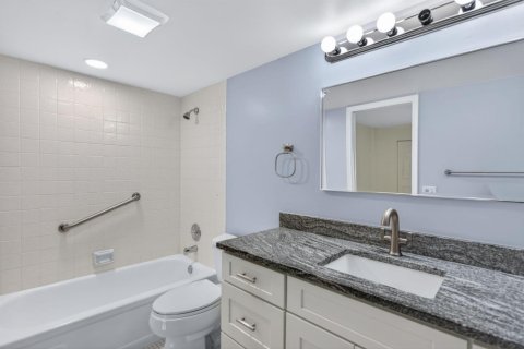 Condominio en venta en Coconut Creek, Florida, 2 dormitorios, 107.4 m2 № 2185222 - foto 19