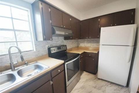 Copropriété à louer à Tampa, Floride: 2 chambres, 102.01 m2 № 2277522 - photo 8