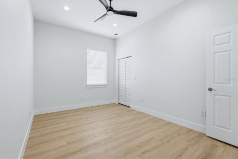 Casa en venta en Pinellas Park, Florida, 4 dormitorios, 167.41 m2 № 2408528 - foto 19