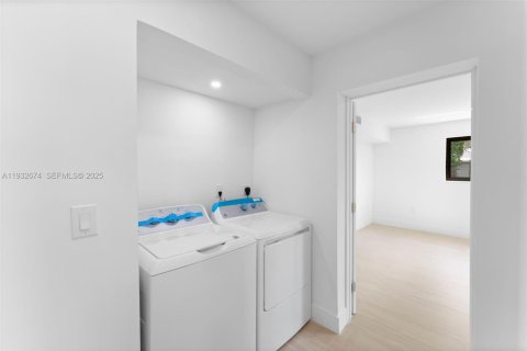 House in Miami Gardens, Florida 3 bedrooms, 126.9 sq.m. № 1992288 - photo 18