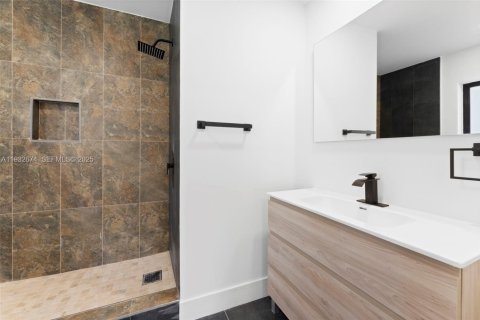 House in Miami Gardens, Florida 3 bedrooms, 126.9 sq.m. № 1992288 - photo 16