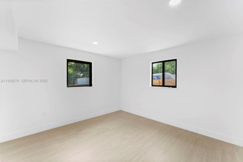 House in Miami Gardens, Florida 3 bedrooms, 126.9 sq.m. № 1992288 - photo 19