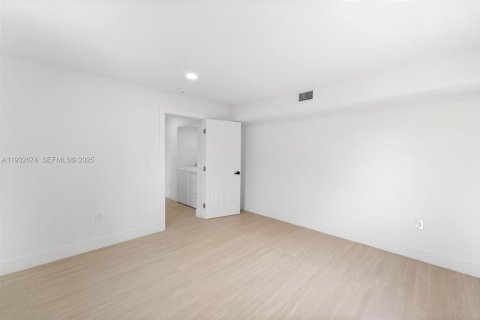 House in Miami Gardens, Florida 3 bedrooms, 126.9 sq.m. № 1992288 - photo 20