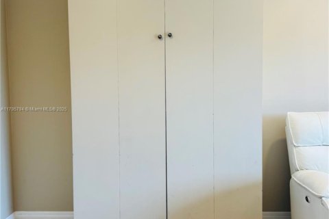Condominio en venta en Hallandale Beach, Florida, 1 dormitorio, 72.93 m2 № 1860953 - foto 4