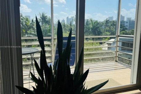 Condominio en venta en Hallandale Beach, Florida, 1 dormitorio, 72.93 m2 № 1860953 - foto 17