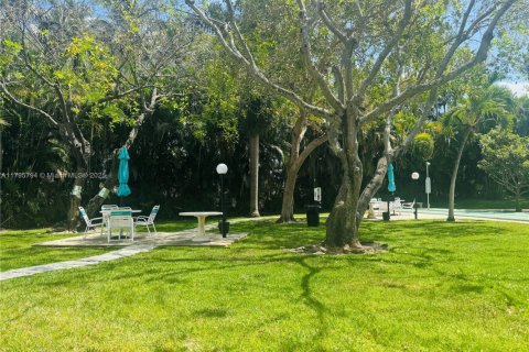 Condominio en venta en Hallandale Beach, Florida, 1 dormitorio, 72.93 m2 № 1860953 - foto 23