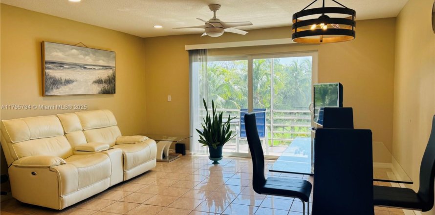Condominio en Hallandale Beach, Florida, 1 dormitorio № 1860953