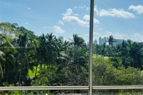 Condominio en venta en Hallandale Beach, Florida, 1 dormitorio, 72.93 m2 № 1860953 - foto 16
