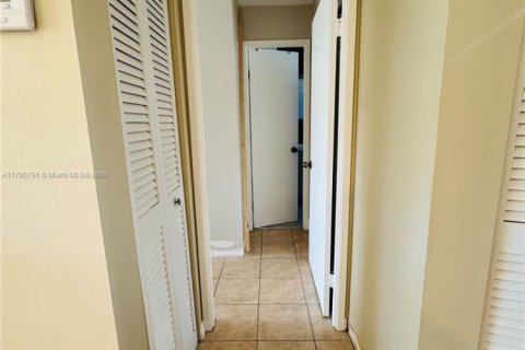Condominio en venta en Hallandale Beach, Florida, 1 dormitorio, 72.93 m2 № 1860953 - foto 8