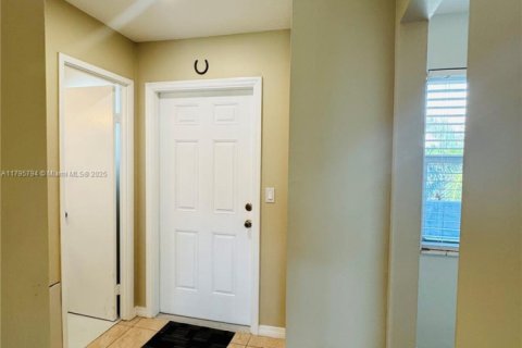 Condominio en venta en Hallandale Beach, Florida, 1 dormitorio, 72.93 m2 № 1860953 - foto 5