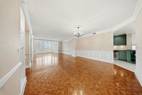 Condo in Saint Petersburg, Florida, 3 bedrooms  № 2145549 - photo 6