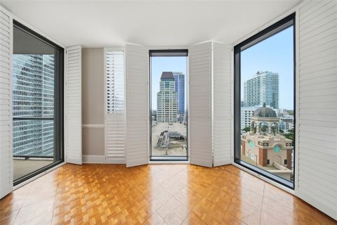 Condo in Saint Petersburg, Florida, 3 bedrooms  № 2145549 - photo 10
