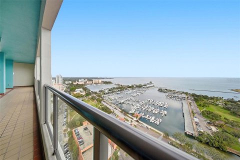 Condo in Saint Petersburg, Florida, 3 bedrooms  № 2145549 - photo 27