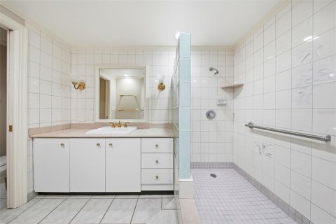 Condo in Saint Petersburg, Florida, 3 bedrooms  № 2145549 - photo 24