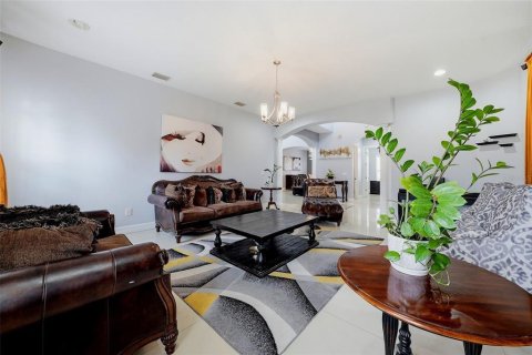 Villa ou maison à vendre à Tampa, Floride: 5 chambres, 341.04 m2 № 2201320 - photo 8