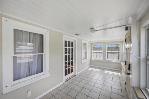 House in Winter Haven, Florida 3 bedrooms, 121.7 sq.m. № 2215690 - photo 7