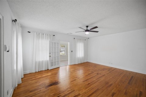 House in Winter Haven, Florida 3 bedrooms, 121.7 sq.m. № 2215690 - photo 10