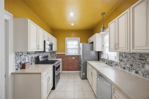 House in Winter Haven, Florida 3 bedrooms, 121.7 sq.m. № 2215690 - photo 11