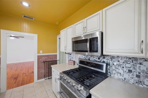 House in Winter Haven, Florida 3 bedrooms, 121.7 sq.m. № 2215690 - photo 12