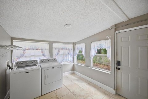 House in Winter Haven, Florida 3 bedrooms, 121.7 sq.m. № 2215690 - photo 23