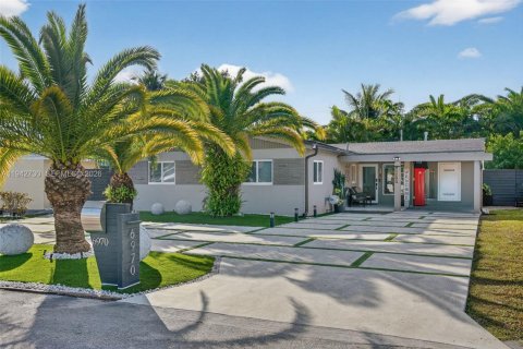 Casa en Miramar, Florida 4 dormitorios, 134.62 m2 № 2000008