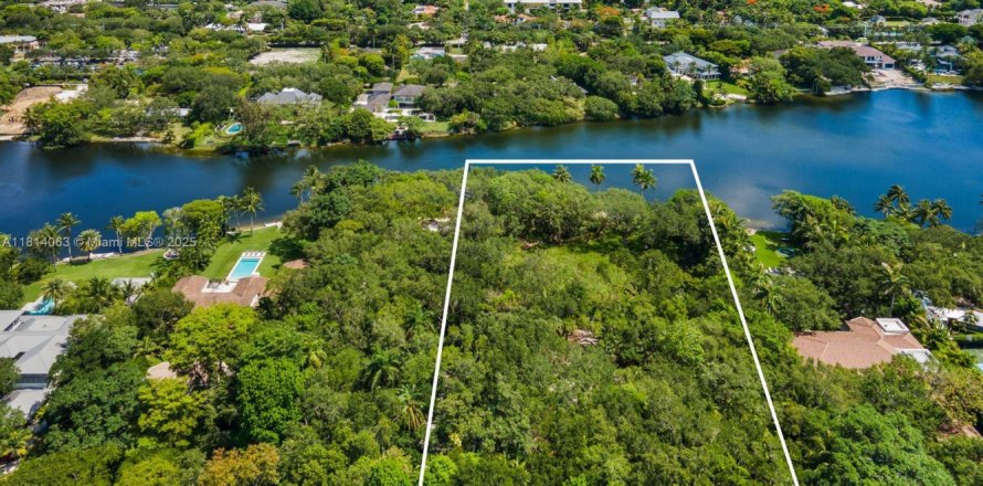 Land in Coral Gables, Florida № 1766821