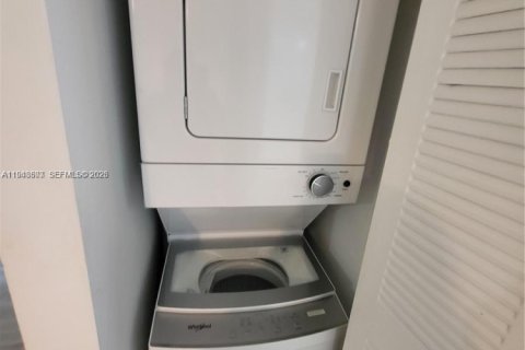 Снять в аренду кондоминиум в Пемброк-Пайнс, Флорида 1 спальня, 68.65м2, № 2004664 - фото 14