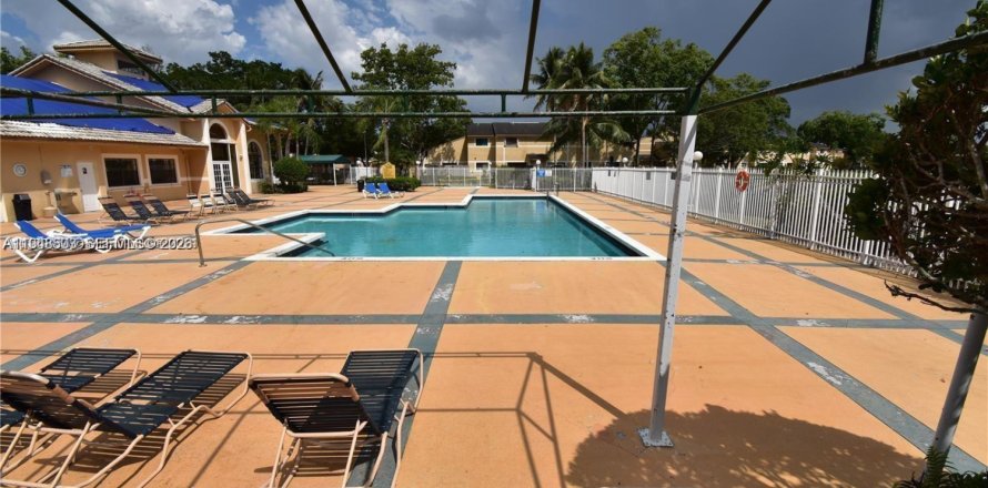 Кондоминиум с 1 спальней в Пемброк-Пайнс, Флорида № 2004664