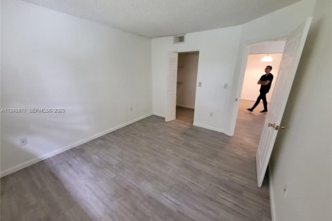 Снять в аренду кондоминиум в Пемброк-Пайнс, Флорида 1 спальня, 68.65м2, № 2004664 - фото 10