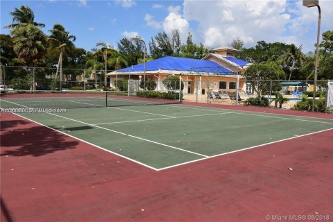 Снять в аренду кондоминиум в Пемброк-Пайнс, Флорида 1 спальня, 68.65м2, № 2004664 - фото 3