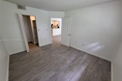 Снять в аренду кондоминиум в Пемброк-Пайнс, Флорида 1 спальня, 68.65м2, № 2004664 - фото 9