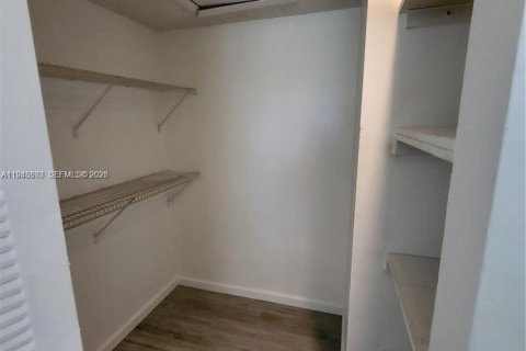 Снять в аренду кондоминиум в Пемброк-Пайнс, Флорида 1 спальня, 68.65м2, № 2004664 - фото 11