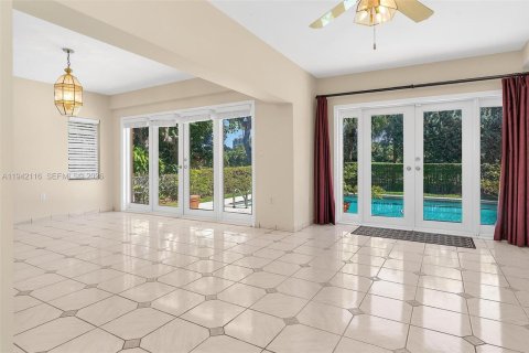Casa en venta en Miami Beach, Florida, 5 dormitorios, 558.44 m2 № 1999071 - foto 4