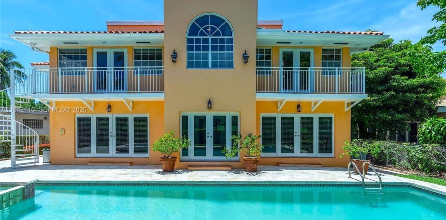 Casa en Miami Beach, Florida 5 dormitorios, 558.44 m2 № 1999071
