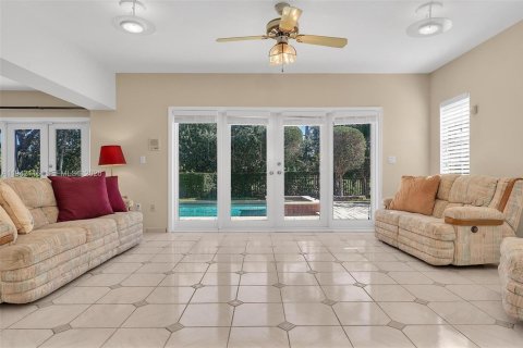 Casa en venta en Miami Beach, Florida, 5 dormitorios, 558.44 m2 № 1999071 - foto 5