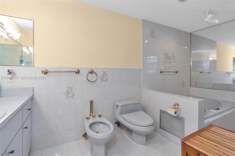 Casa en venta en Miami Beach, Florida, 5 dormitorios, 558.44 m2 № 1999071 - foto 18