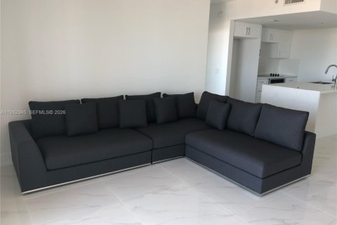 Condo in Miami, Florida, 2 bedrooms № 2080977 - photo 3