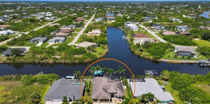 House in Port Charlotte, Florida 3 bedrooms, 188.13 sq.m. № 1885515