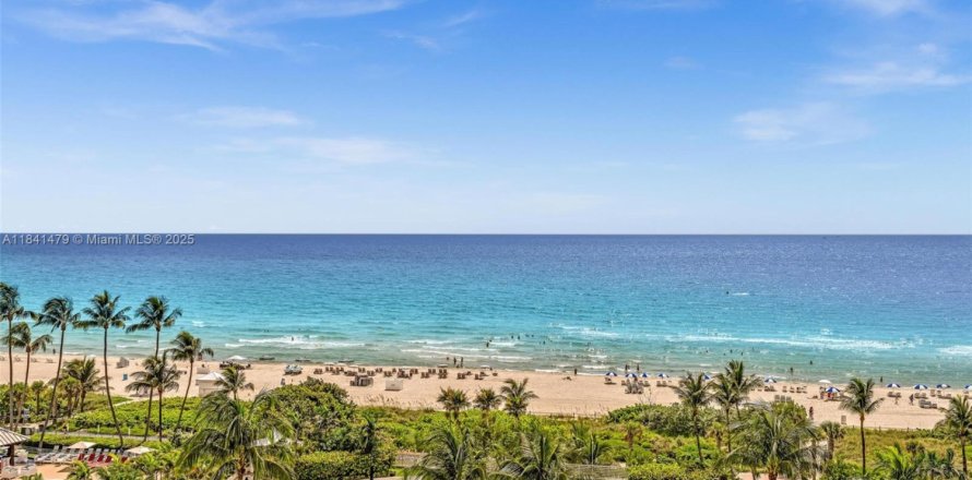 Condo in Miami Beach, Florida, 2 bedrooms  № 1834338