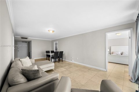 Condo in Aventura, Florida, 2 bedrooms  № 2078126 - photo 12