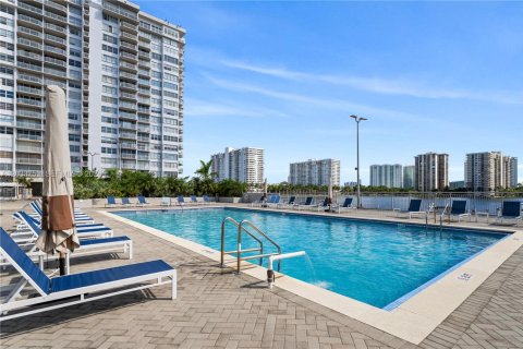 Condo in Aventura, Florida, 2 bedrooms  № 2078126 - photo 9