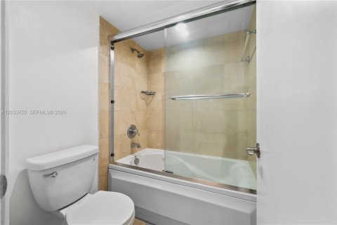 Condo in Aventura, Florida, 2 bedrooms  № 2078126 - photo 17