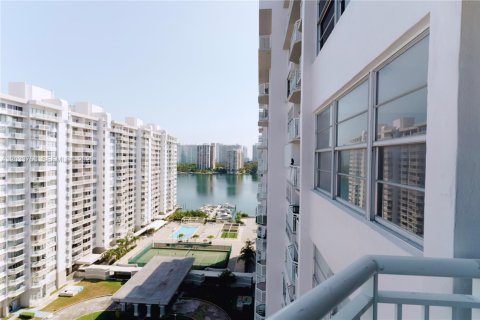 Condo in Aventura, Florida, 2 bedrooms  № 2078126 - photo 7