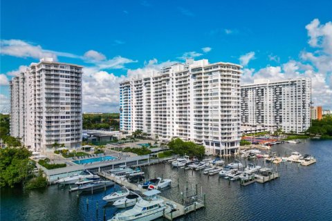 Condo in Aventura, Florida, 2 bedrooms  № 2078126 - photo 26
