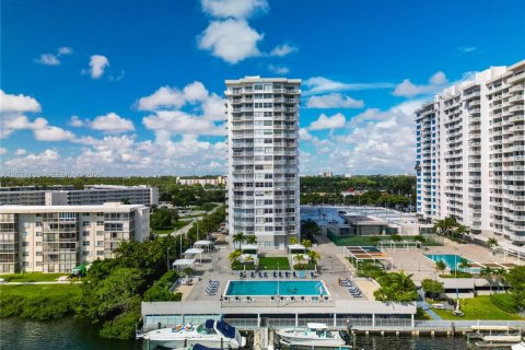 Condo in Aventura, Florida, 2 bedrooms № 2078126