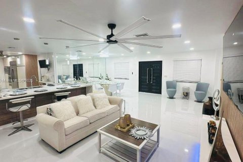 Casa en alquiler en Deerfield Beach, Florida, 3 dormitorios, 161.09 m2 № 2059814 - foto 7