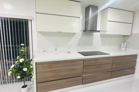 Casa en alquiler en Deerfield Beach, Florida, 3 dormitorios, 161.09 m2 № 2059814 - foto 2