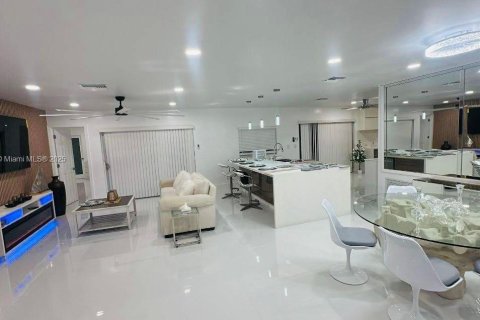 Casa en alquiler en Deerfield Beach, Florida, 3 dormitorios, 161.09 m2 № 2059814 - foto 5